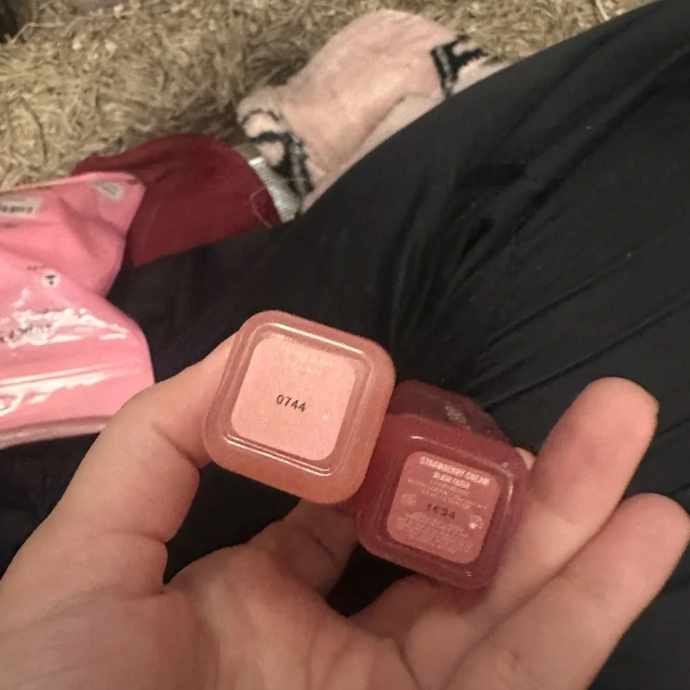 Huda Beauty blush set - Picture 2 of 2